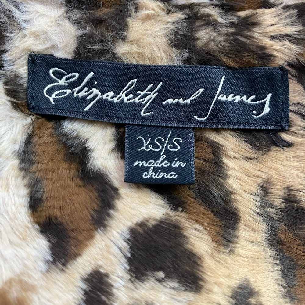 Elizabeth and James Fur Coat with Detachable Collar 🌟 - Picture 5 of 6